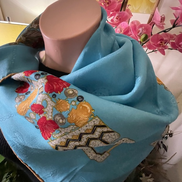 Auth Cartier Silk Scarf. - Picture 6 of 16